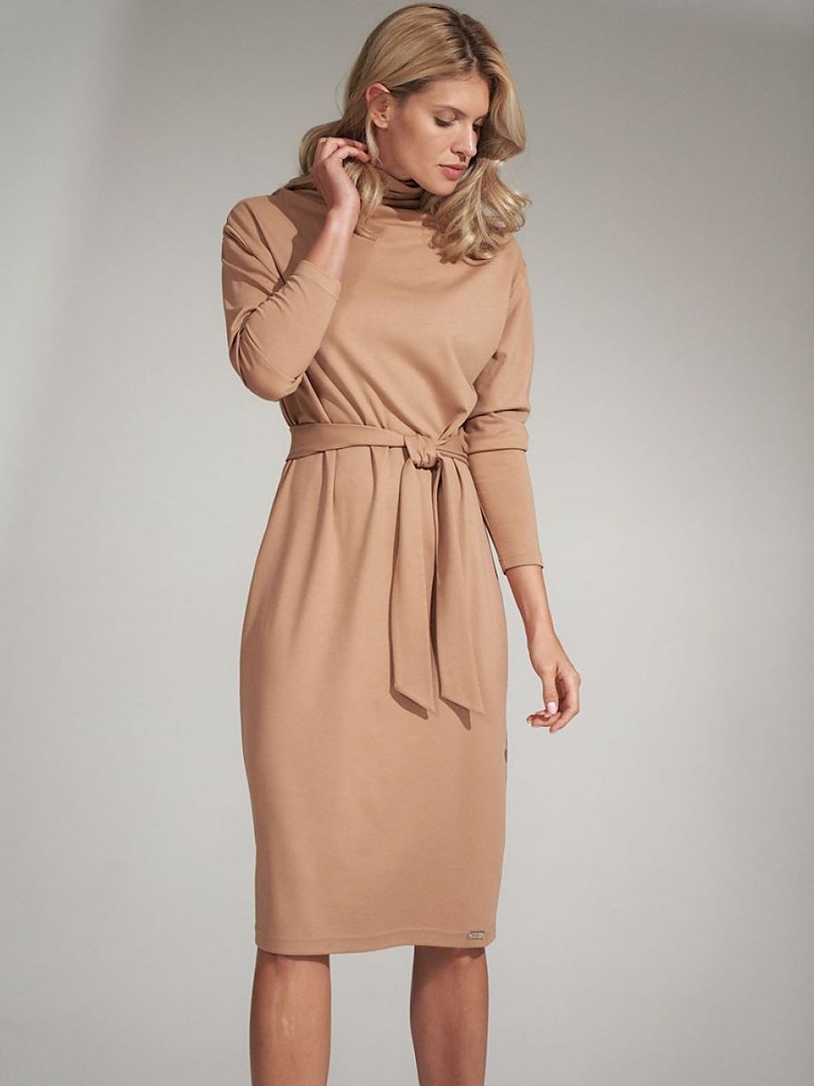 Robe midi beige ceinturée à col roulé – Figl