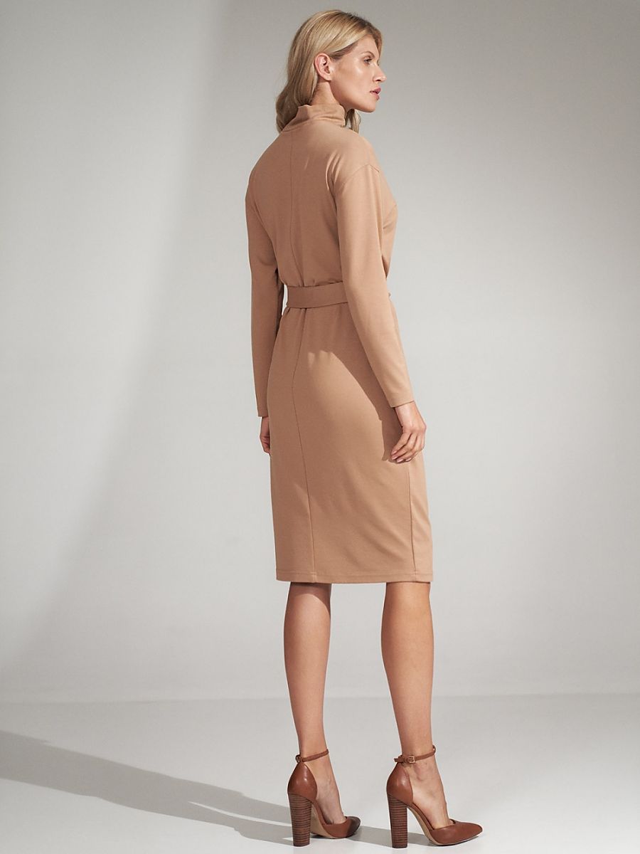 Robe midi beige ceinturée à col roulé – Figl